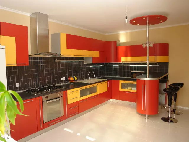Kombinasjon av farger på kjøkkenet Interiør: grønn, brun, grå