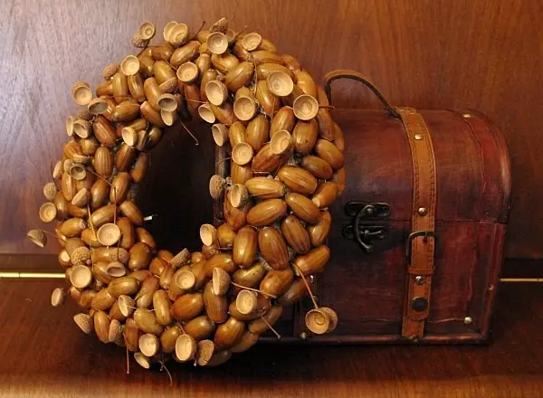 বাড়ির জন্য acorns থেকে কারুশিল্প - শিশুদের সঙ্গে একসাথে করবেন (26 ছবি)