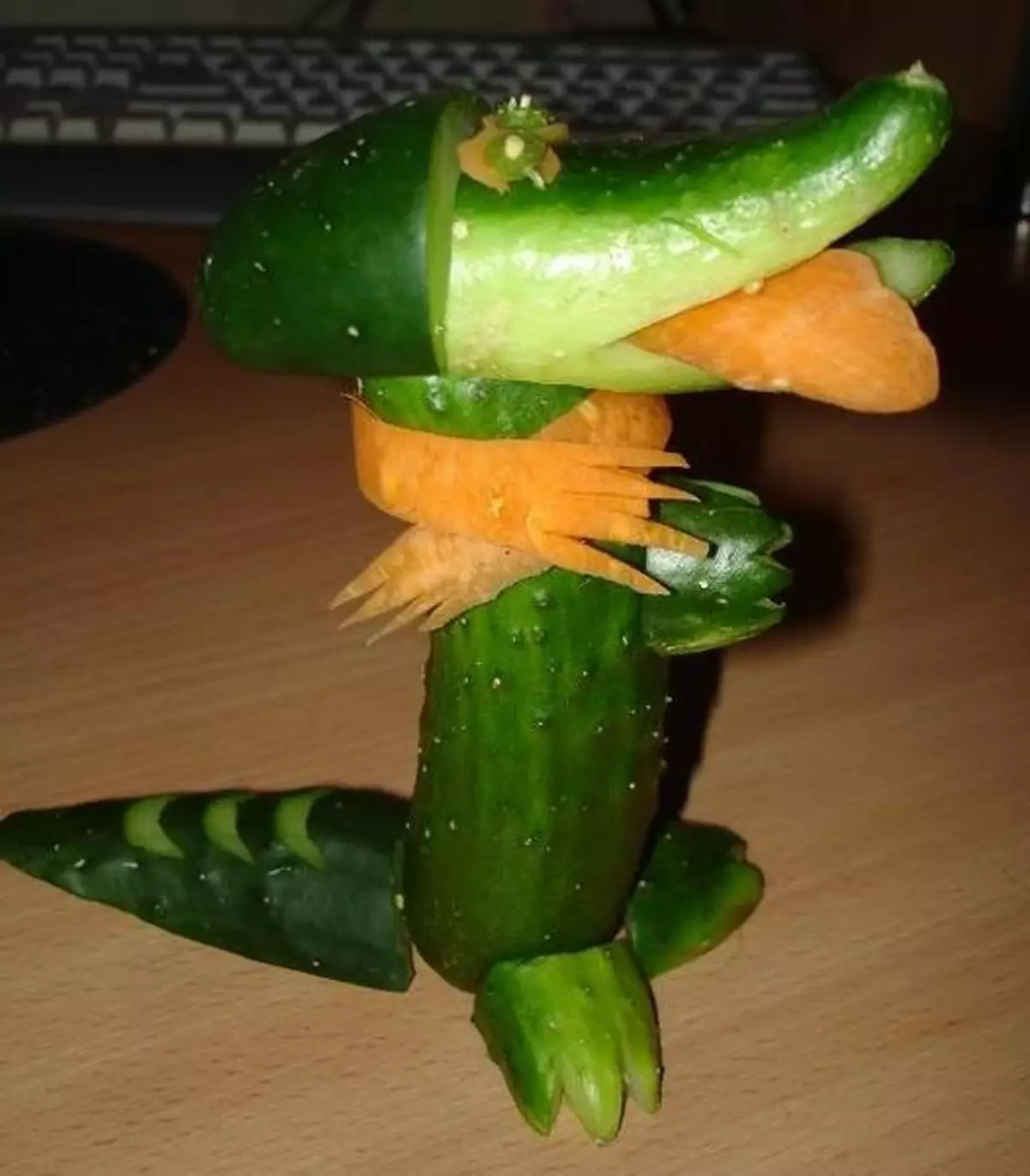Крокодил из овощей