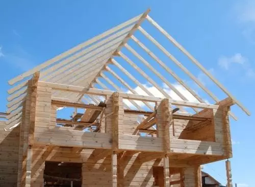 Làm thế nào để xây dựng một mái nhà? Mái nhà trong một ngôi nhà từ một quán bar