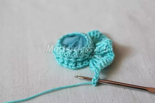 Crochet Brooch: Mga scheme at mga paglalarawan sa mga klase at video ng Master