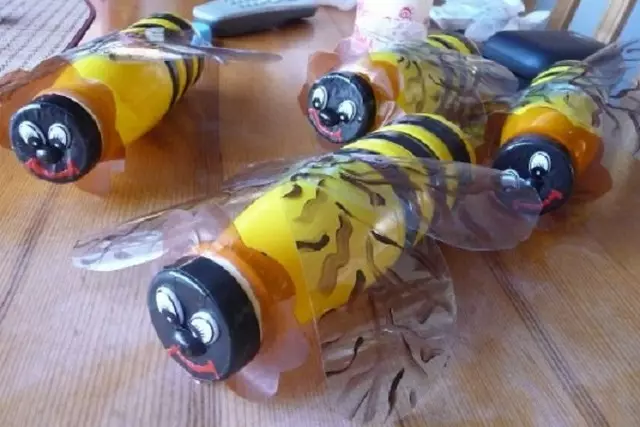 Ptaki i zwierzęta z plastikowych butelek z własnymi rękami (36 zdjęć)