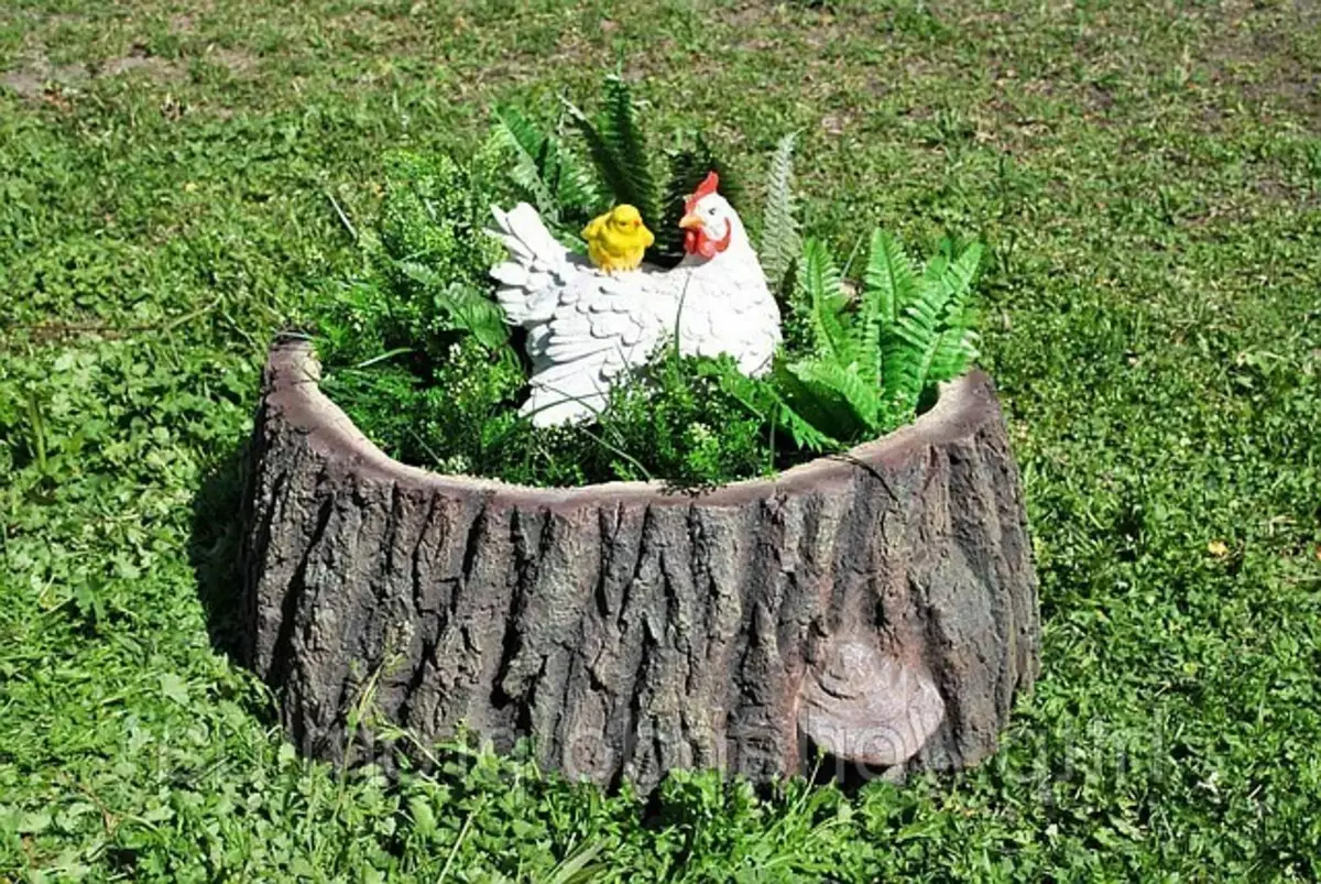 Flowerbed, Furniture, Mushrooms and Other crafts from old stumps for cottages (39 photos)