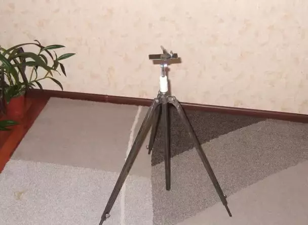 Homemade tripod pikeun kaméra atanapi kaméra kalayan leungeun sorangan (poto, video)