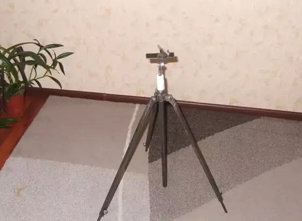 Endijèn tripod pou yon kamera oswa kamera ak pwòp men yo (foto, videyo)