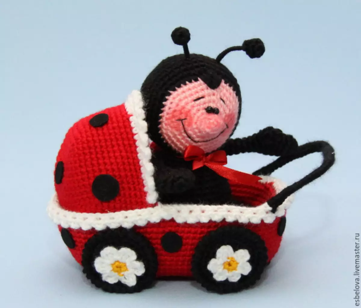 Ladybug crochet: makirci tare da bayanin tsari da bidiyo