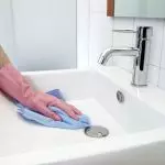 [သန့်ရှင်းပါလိမ့်မည်] ရေချိုးခန်းထဲမှာသံချေးနှင့်မည်သို့ဆက်ဆံရမည်နည်း။