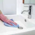 [¡Se limpiará!] ¿Cómo lidiar con la oxidación en el baño?