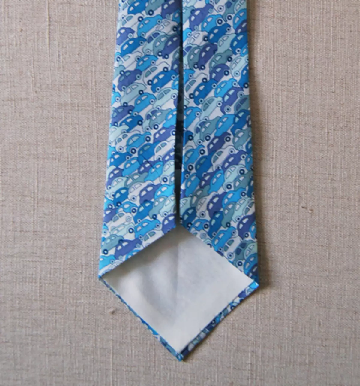 Cara membuat dasi melakukannya sendiri