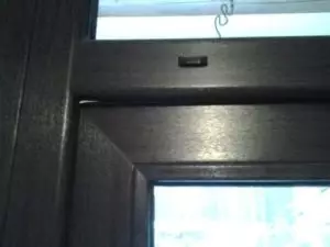 Eliminació de la captura de pantalla d'una porta de balcó de plàstic