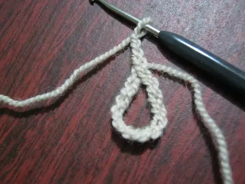 Kidogo cha kamba cha crochet kwa Kompyuta: darasa la bwana na video