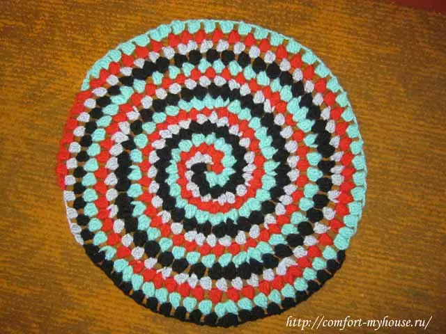 Mezgimas kilimas Crochet ant spiralinio modelio Popcorn