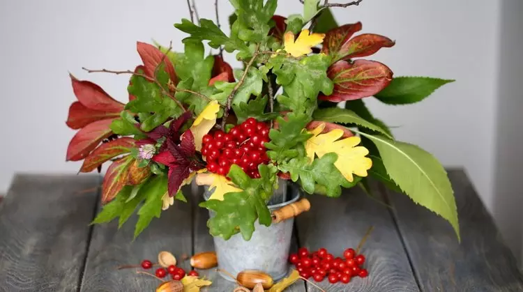 I-Autumn Crafts: Imibono eyi-10 ye-Autumn Bouquet (izithombe ezingama-33)