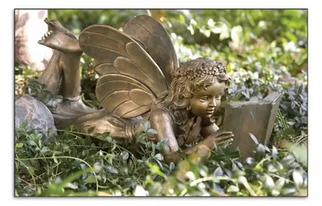 在小屋的花园里的仙女，精灵和侏儒的多米尼奇（20张）