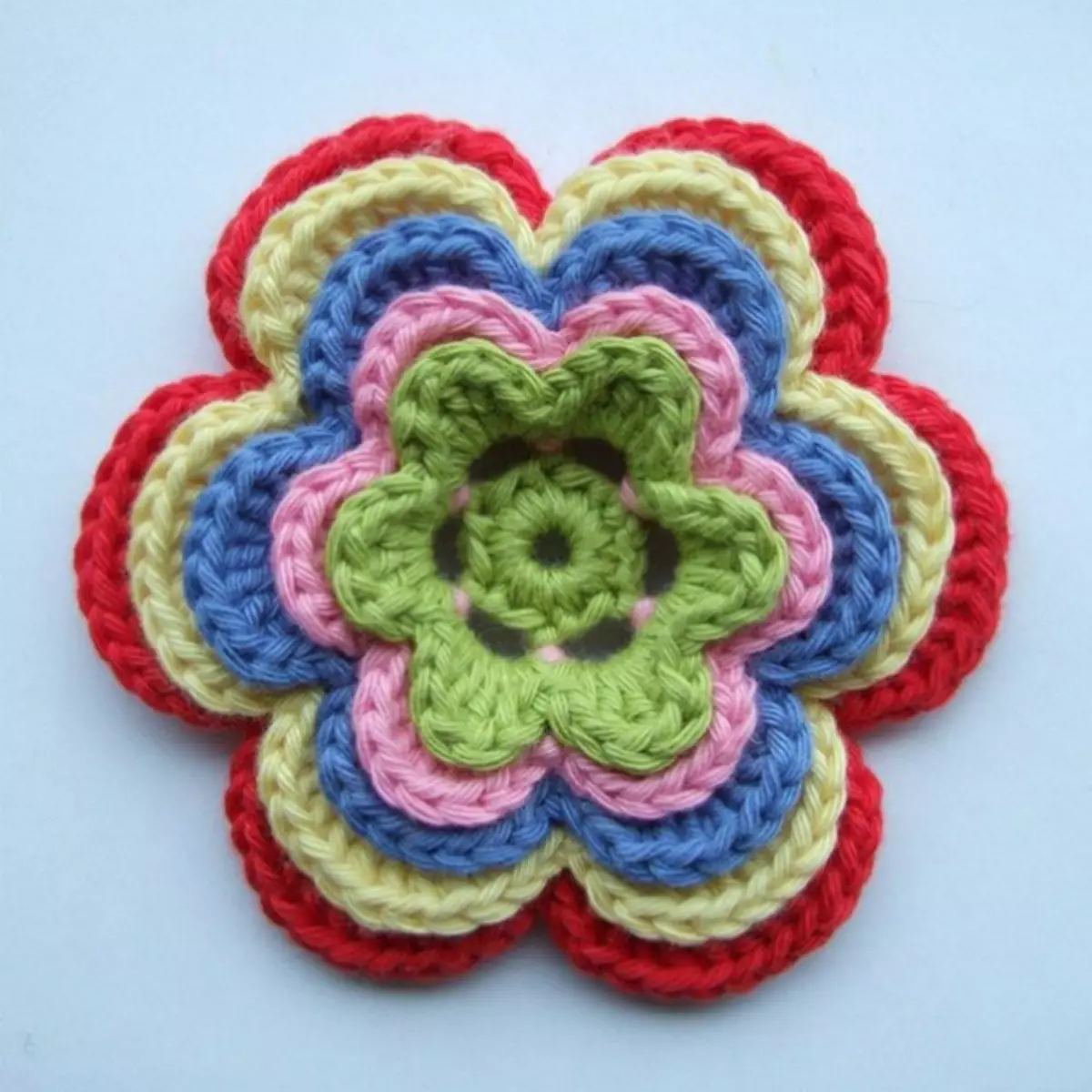 Crochet de flores pouco con esquemas e descrición paso a paso