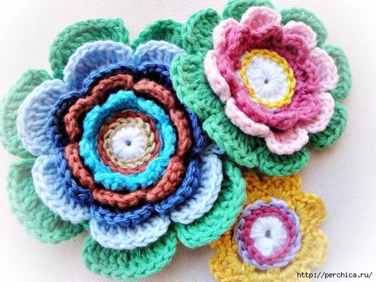 Little Flowers Crochet na may mga scheme at step-by-step na paglalarawan