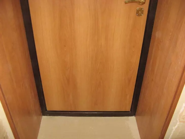 שימוש לרבד עבור דלתות קלט משופע