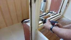 Монтаж на пластмасова балконска врата