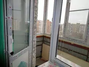 Inštalácia plastových balkónových dverí