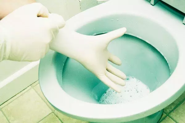 Bagaimana untuk membersihkan tandas dari bilah dengan buatan sendiri