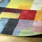 Компактний килим 2 на 2 м - ідеальне рішення для будь-якої кімнати