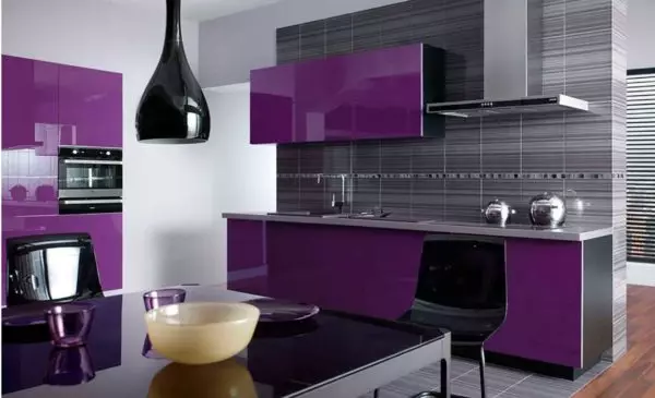 Apa warna ungu ing njero interior