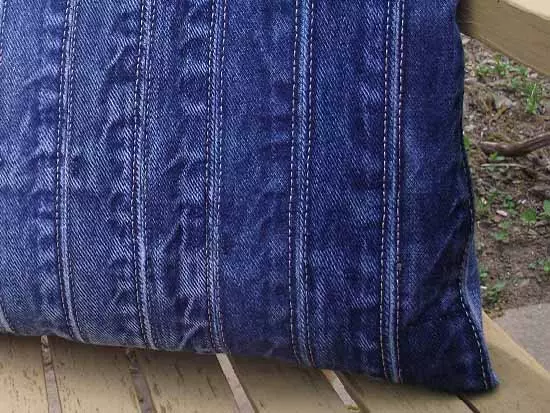 Pagalvės iš senų džinsų: nuo paprasto iki originalo