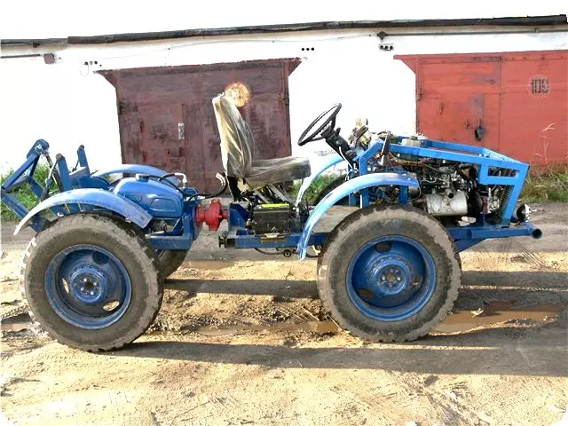Gwregys tractor cartref 4 + 4 gyda'ch dwylo gydag injan o oki