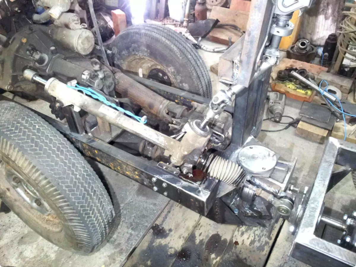 Sabuk Traktor Homemade 4 + 4 dengan tangan anda dengan enjin dari Oki