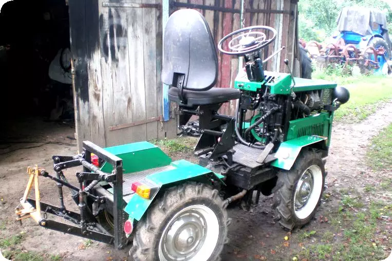 Beubeur traktor homemade 4 + 4 sareng leungeun anjeun nganggo mesin ti Oki